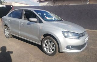 Volkswagen Polo 2015 full