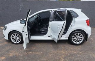 Volkswagen Polo 2015 full