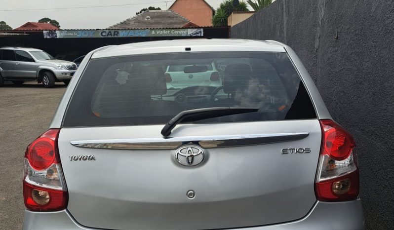 TOYOTA ETIOS 1.6 full