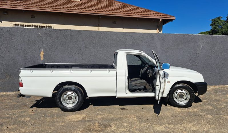 2006 Mitsubishi Colt 2400i LWB 4×4 Trailbuster Single-Cab full
