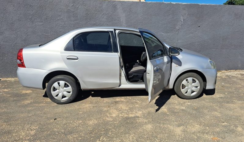 Toyota Etios 1.5l  5-dr full