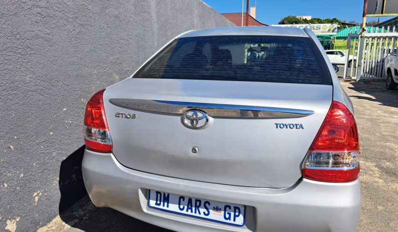 Toyota Etios 1.5l  5-dr full