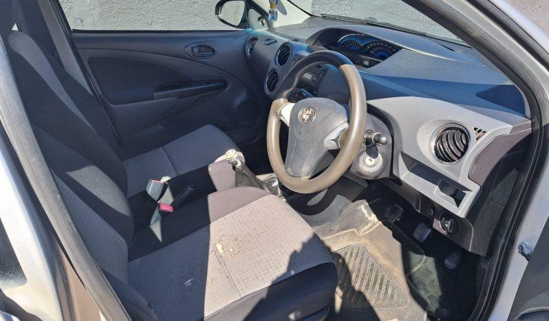 Toyota Etios 1.5l  5-dr full